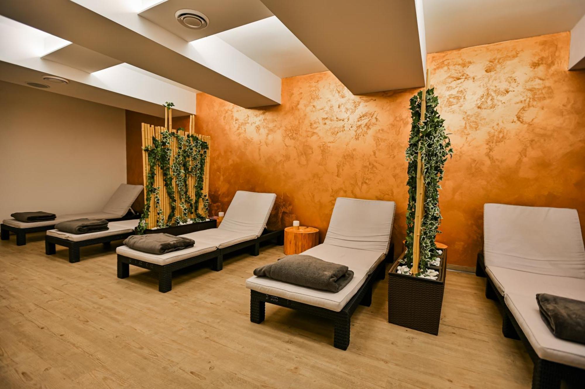 Sport Hotel *** ドノヴァリ エクステリア 写真